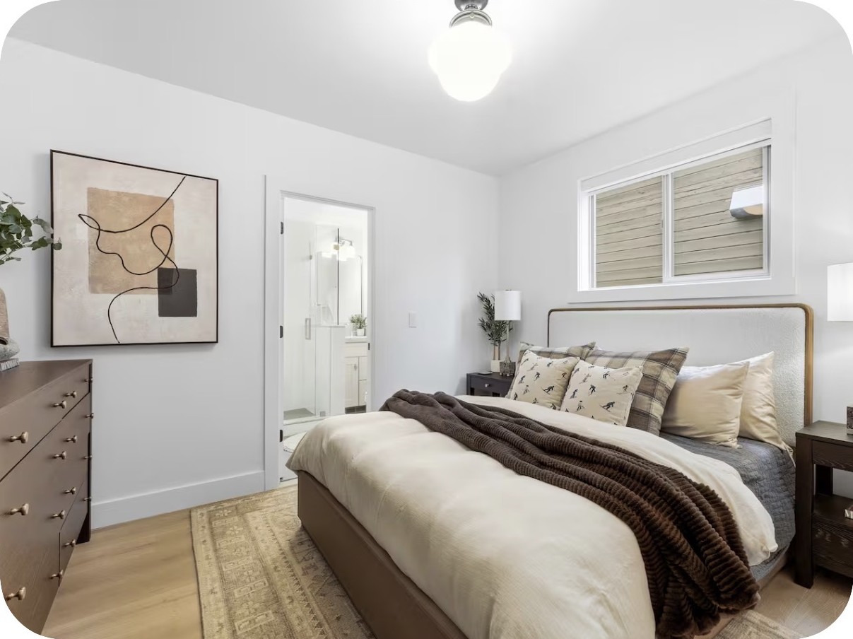 Bedroom with luxury linens